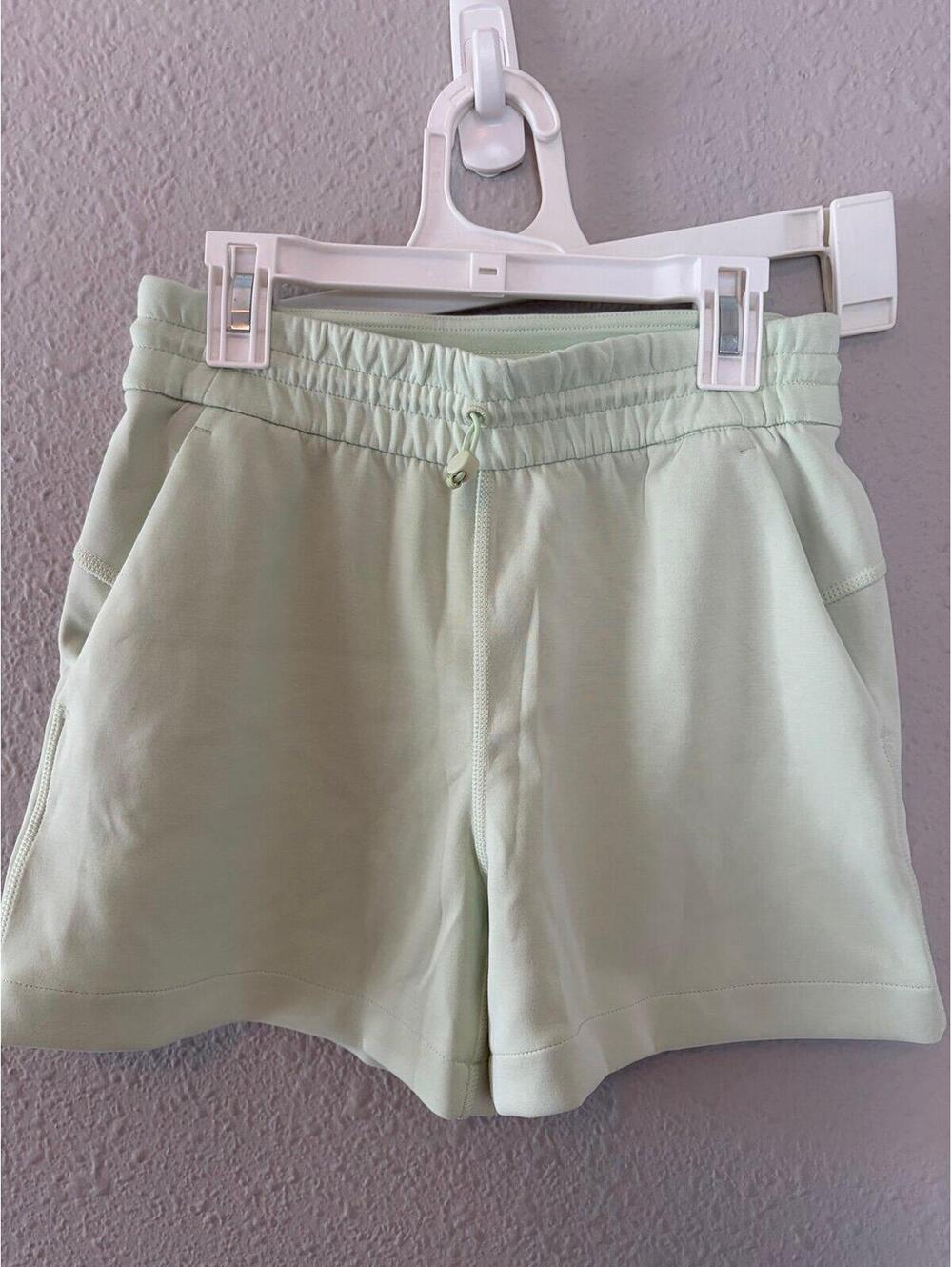 Lululemon Softstreme High Rise Kohlrabi Green size 2. Like new. $78 retail.
